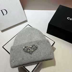 Gorros de Invierno para Mujer al por Mayor de Alta Calidad, Gorro de Punto con Pedrería Brillante y Pelo de Conejo - Product Image 3