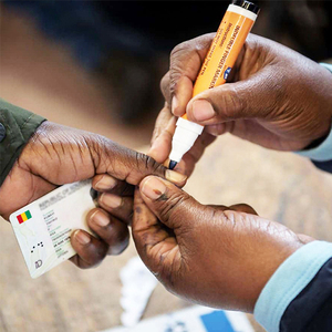 Fournisseur en gros de <span class=keywords><strong>nitrate</strong></span> <span class=keywords><strong>d</strong></span>'<span class=keywords><strong>argent</strong></span> à 18 %, encre indélébile, <span class=keywords><strong>stylo</strong></span> de vote pour les élections - Product Image 3