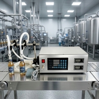 Machine de remplissage CNC compacte à double tête pour la production de spiritueux, d'huiles et de boissons en petites séries