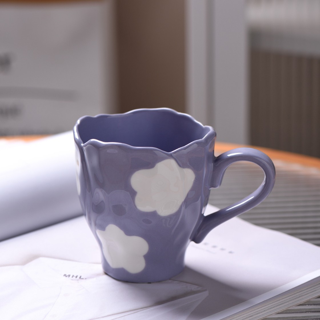 Tasse simple nuage à tige haute fleur violette