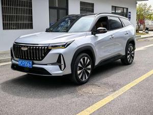 GEELY BOYUE L 2025 USADO, CUARTA GENERACIÓN, 1.5TD DCT, EDICIÓN SPLENDID JINXIU, 5 PUERTAS, 5 ASIENTOS, SUV, COLOR PLATEADO CON DETALLES MARRÓN - Product Image 2