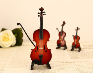 Modèle de violon miniature fait à la main, ornement de table, décoration musicale, cadeau d'anniversaire pour les passionnés de musique - Product Image 4