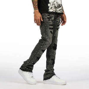 Jeans de Fabricante Personalizados, Mezclilla Negra, Corte Slim Recto, Decoración con Pedrería, Efecto Salpicado de Pintura, Dobladillo Desgastado, Estilo Urbano para Hombre - Product Image 1