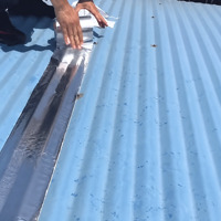 Ruban d'étanchéité auto-adhésif en aluminium butyle résistant aux UV pour la réparation des joints de toiture en tuiles d'acier coloré