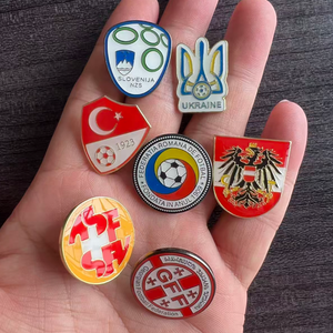 Badges sportifs en métal émaillé personnalisés en bronze et en fer pour équipes de football et clubs de football européens – Vente en gros - Product Image 5
