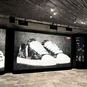 รองเท้าวิ่งผ้าใบแบบผูกเชือกแฟชั่นใหม่สำหรับฤดูร้อน พื้นรองเท้าเสริมความสูง พื้นยางหนา ซับในตาข่าย สีพื้น สำหรับคู่รัก - Product Image 3