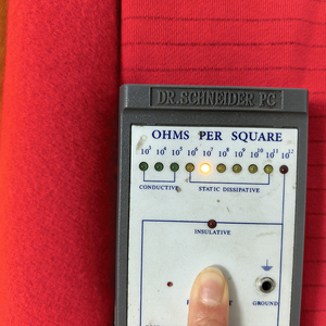 Tessuto antistatico ESD in pile monofacciale ALLESD per polo, 65% poliestere + 33% cotone + 2% fibra di carbonio per stazioni di servizio - Product Image 3