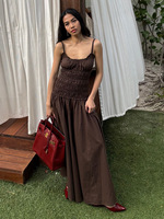 Robe longue décontractée pour femme à volants et corsage smocké, bretelles spaghetti, coupe évasée, style A-line, idéale pour les vacances