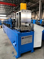 Machine de formage de volets roulants à profil en U avec rail de guidage, ligne de production de volets roulants en acier à commande PLC pour la fabrication de portes de sécurité