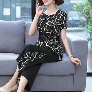 Stylish Summer Suit For Mothers Geometric Pattern Chiffon Short Sleeve Two Piece Set Women's Casual Wear - Product Image 3