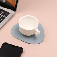 Sous-verres en cuir PU nordique de forme irrégulière, 11 couleurs en stock, faciles à nettoyer, isolants, pour la décoration de table à manger à la maison