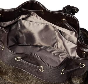 Bolso de Hombro de Lujo para Mujer, Tipo Cubo, con Cordón, de Piel Sintética y Peluche, Diseño de Caramelo, para Invierno, de Fábrica OEM - Product Image 4