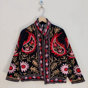 Chaqueta Suzani de Terciopelo Bordada a Mano en Azul Marino para Mujer, Chaqueta Bohemia de Terciopelo Única, Prenda Exterior Elegante para Invierno - Product Image 1