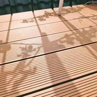 Plancher en composite bois-plastique pour usage extérieur |   Planches de terrasse modernes en bois grainé, imperméables, antidérapantes et durables, pour jardins et parcs
