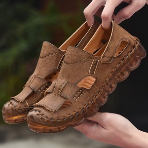 Nouvelles sandales d'été pour hommes, chaussures de plage en cuir pour hommes, chaussures décontractées tendance, chaussures ouvertes, chaussures de conduite d'extérieur en une seule pièce. - Product Image 1