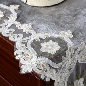 <span class=keywords><strong>Caminos</strong></span> <span class=keywords><strong>de</strong></span> <span class=keywords><strong>mesa</strong></span> <span class=keywords><strong>de</strong></span> Navidad <span class=keywords><strong>de</strong></span> Organza Floral Jacquard, adorno <span class=keywords><strong>de</strong></span> <span class=keywords><strong>mesa</strong></span> <span class=keywords><strong>de</strong></span> comedor <span class=keywords><strong>de</strong></span> terciopelo plateado, tapiz rojo, comedor elegante <span class=keywords><strong>de</strong></span> terciopelo plateado - Product Image 3