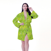 Vêtements de nuit en satin de soie avec LOGO personnalisé Vêtements de détente pour femmes Peignoir de bain Vente en gros de pyjamas personnalisés de haute qualité pour femmes