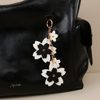 Tas Rumbai Bunga Sakura Dengan Gantungan Kunci Kulit Bunga Sakura untuk Anak Perempuan dan Liontin Bunga Berbeda Warna.