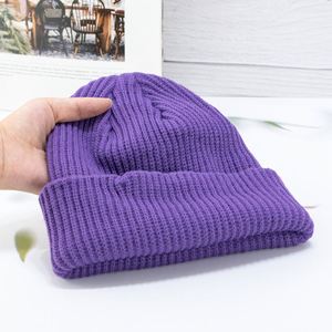 Bonnet en tricot uni en acrylique épais et chaud pour l'hiver, unisexe, à revers, uni, en tricot côtelé - Product Image 4