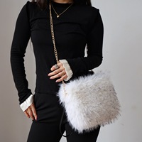 Sac à main d'hiver de luxe chaud en fausse fourrure pour femme, sac à bandoulière moelleux en peluche, petit sac fourre-tout tendance, sac à bandoulière sous le bras