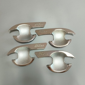 Accessoires extérieurs de voiture personnalisés en usine poignée de porte bol tête couvercle de feu arrière Kits de carrosserie chromés pour Toyota Yaris Cross <span class=keywords><strong>2023</strong></span> - Product Image 5