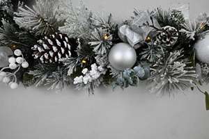 พวงมาลัยแขวนตกแต่งคริสต์มาสทำจากพีวีซีเทียม6FT ดีไซน์คลาสสิก - Product Image 4