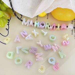 Nuevos Accesorios de Colgante Hechos a Mano Personalizables con Iniciales en Inglés de 8 Colores Acrílicos, 26 Letras, Orificio de 5.8mm, 2026 - Product Image 2