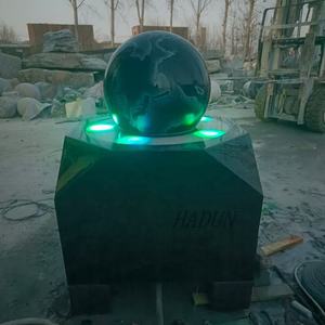 야외 정원 큰 손 조각 천연 블랙 스톤 사용자 정의 대리석 부동 볼 분수 - Product Image 6