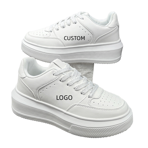 Zapatillas de plataforma de goma para mujer, transpirables, de invierno y otoño, con logotipo personalizado, diseño novedoso, para tenis, skate y baloncesto, con luces, suaves - Product Image 1