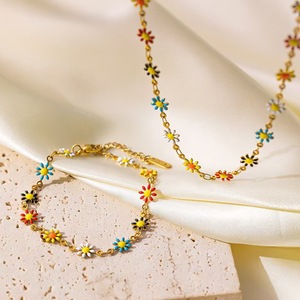 Conjunto de Collar y Pulsera de Flores de Moda, Juego de Margaritas Pequeñas en Oro de 18k, Pulsera de Margaritas de Siete Colores, Conjunto de Collar de Margaritas de Colores - Product Image 2