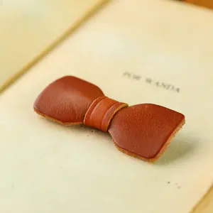 wholesale simple style creative souvenir suit decorative vintage brown leather bowknot safty pin brooch men fashion