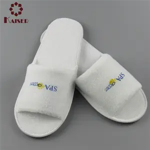 Oem Custom Logo Gepersonaliseerde Groothandel Luxe Goedkope Wit Hotel Kamer Spa Gast Wegwerp Katoenen Badstof Slippers