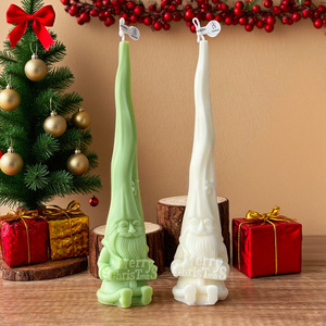Bougie parfumée en forme de gnome de Noël, longue bougie en cire de soja en forme d'elfe de Noël, décoration de table de Noël, cadeau de fête - Product Image 2