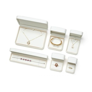 Caja de Joyería de Piel Sintética PU Rosa/Blanca de Lujo Personalizada al por Mayor, con Patrón Sólido, Hecha a Mano, para Anillos y Pendientes de Boda, con Cierre de Hebilla y Logotipo Personalizado - Product Image 2
