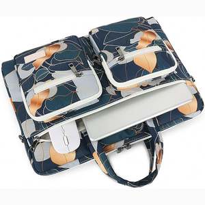 Échantillon gratuit Nouvelle mode et pratique Séparation sec et humide avec crochet Sac de toilette de voyage - Product Image 3