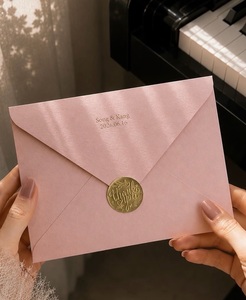 Carte de mariage de luxe en papier de coton texturé gaufré floral rose et blanc, avec bande décorative découpée et impression personnalisée sur vélin - Product Image 4
