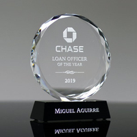 Trophée en cristal à double pointe avec base symétrique, personnalisable pour les événements majeurs et la reconnaissance des équipes