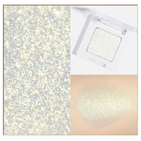 Großhandel einfarbige Lidschatten-Kosmetik. Lidschatten mit Glitzer und mattem Finish. Markenname und Logo sind unklar.