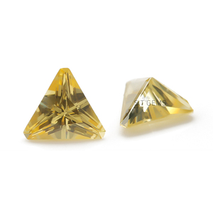 Wuzhou-piedra <span class=keywords><strong>de</strong></span> circonia cúbica personalizada, 7x7mm, Color amarillo dorado, corte triangular, 200 unidades - Product Image 2