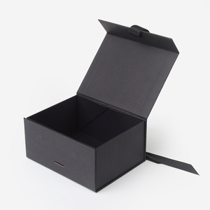 Caja de regalo personalizada con cierre de cinta magnética plegable de papel de cartón con solapa negra rígida rectangular - Product Image 2