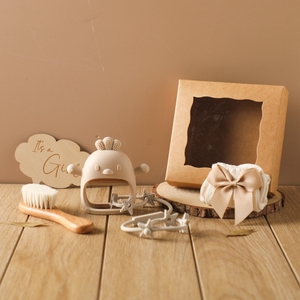Juego <span class=keywords><strong>de</strong></span> regalo <span class=keywords><strong>para</strong></span> Recién Nacido Baby Shower, mordedor <span class=keywords><strong>de</strong></span> ganchillo y juguete <span class=keywords><strong>de</strong></span> madera, cepillo <span class=keywords><strong>de</strong></span> pelo, juguete suave <span class=keywords><strong>para</strong></span> niñas - Product Image 2