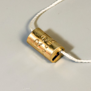 สายแขวนแท็กพีวีซีลายนูนสำหรับรองเท้าและกระเป๋าพร้อมป้ายกาวและเคลือบแว็กซ์โลโก้ออกแบบได้ตามที่ต้องการ - Product Image 3