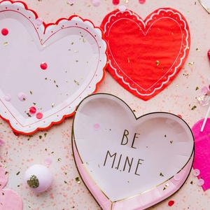 Assiettes en papier jetables DAMAI pour la Saint-Valentin, vaisselle rose et rouge, assiettes en papier en forme de cœur « Be Mine » - Product Image 1
