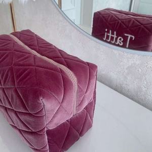 Neceser de terciopelo de seda dorada, neceser suave y cálido, Neceser de maquillaje con logotipo en relieve - Product Image 5