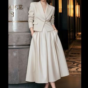 Bộ trang phục hai mảnh thời trang nữ Xuân 2026: Váy vest thanh lịch với phong cách công sở cao cấp và sang trọng - Product Image 2