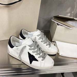 Zapatos Deportivos de Alta Gama para Hombre, Estilo Casual, Parte Superior de Malla Transpirable, Antiolor, Cordones Ajustables, Cómodos, Modernos y a la Moda - Product Image 1