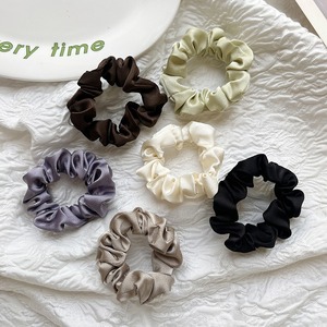 Vente en gros, top ventes, chouchous en satin, mode féminine, chouchous pour cheveux de haute qualité de petite taille, chouchous pour cheveux personnalisés avec logo - Product Image 2