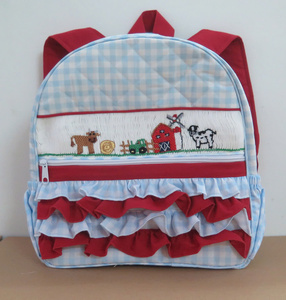 Ensemble haut en gingham bleu clair brodé à la main avec motif animaux de la ferme et pantalon rouge pour fillettes, collection boutique pour enfants - Product Image 6