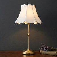 Lampe de table vintage élégante sans fil de luxe classique rechargeable pour chambre à coucher, salon, mariage, avec abat-jour en tissu plissé