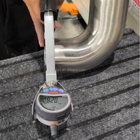 Machine de dimensionnement de tubes de refroidissement liquide de petit diamètre CNC pour le collecteur de liquide de refroidissement des centres de données et le formage des extrémités de tuyaux de refroidissement des batteries de véhicules électriques